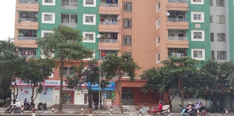 Ha Noi: Be trai 3 tuoi roi tu chung cu xuong dat tu vong