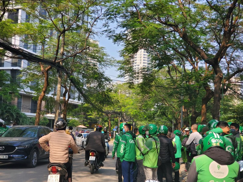 Hang tram tai xe “vay” tru so Grab o Ha Noi-Hinh-3