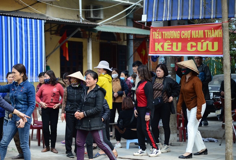 Ninh Binh: Vi sao  tieu thuong cho Nam Thanh cang bang ron “keu cuu“?-Hinh-3