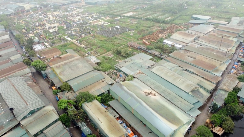 Pho Phong Tai nguyen huyen Dan Phuong noi gi ve vu 'nha xuong xay tren dat nong nghiep'?