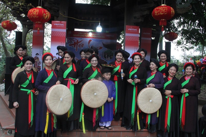 Hang ngan nguoi den Bac Ninh tray hoi Lim tu to mo sang-Hinh-13