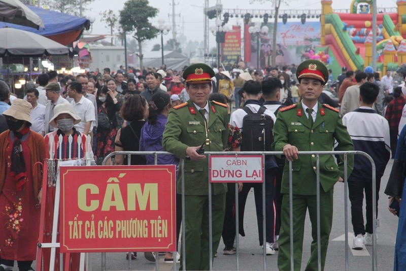 Hang ngan nguoi den Bac Ninh tray hoi Lim tu to mo sang-Hinh-7