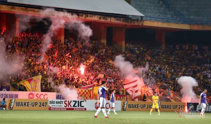 Co dong vien nu be bet mau vi dinh phao sang trong tran Nam Dinh thua CLB Ha Noi-Hinh-10