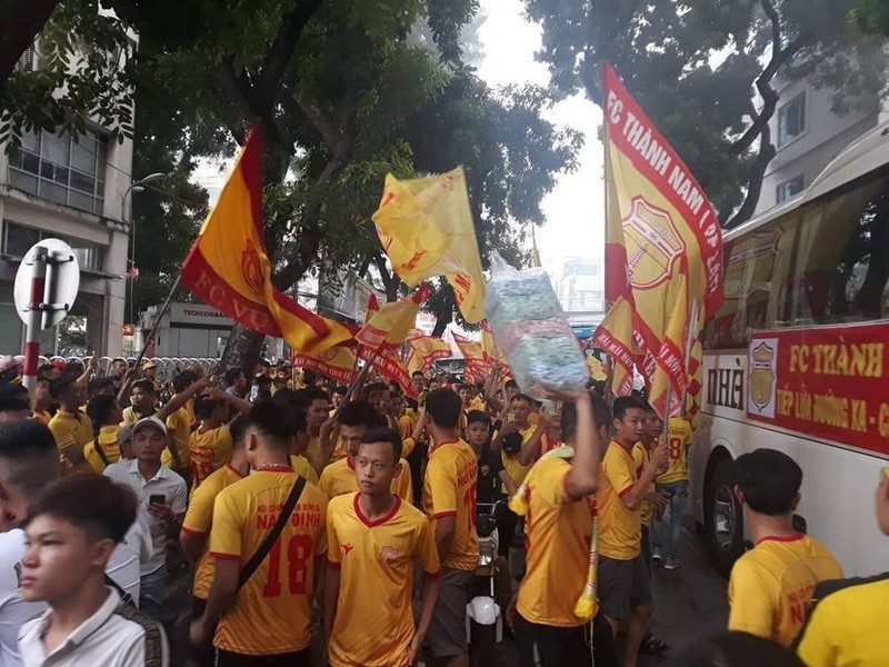 Co dong vien nu be bet mau vi dinh phao sang trong tran Nam Dinh thua CLB Ha Noi-Hinh-2