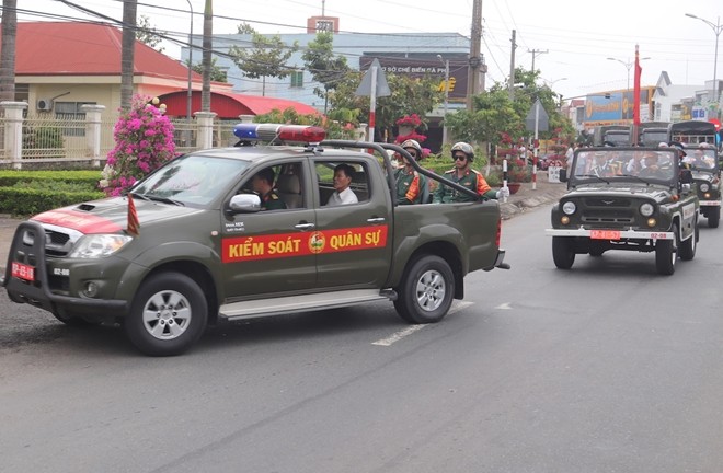 Nghen ngao tien Anh hung phi cong Nguyen Van Bay ve voi dat me Lai Vung