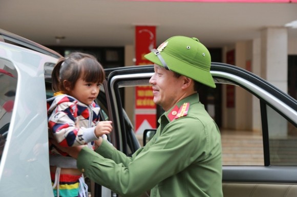 Nhung hinh anh xong pha cua Dai ta Vu Hong Van tan Giam doc Cong an tinh Dong Nai-Hinh-4