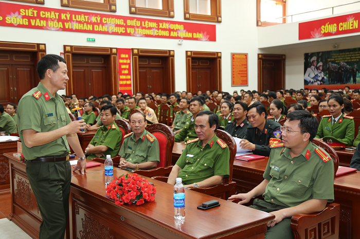 Nhung hinh anh xong pha cua Dai ta Vu Hong Van tan Giam doc Cong an tinh Dong Nai-Hinh-8