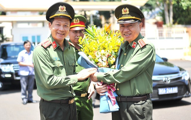 Nhung hinh anh xong pha cua Dai ta Vu Hong Van tan Giam doc Cong an tinh Dong Nai