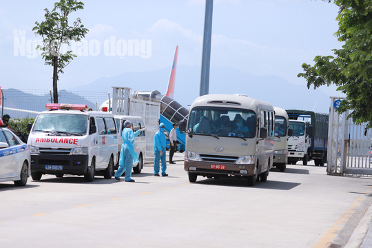 Nhom khach Han Quoc tu Deagu tu choi cach ly o benh vien duoc Da Nang dua ve nuoc