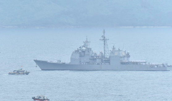 Chum anh can mat sieu tau san bay USS Theodore Roosevelt dai 332m tha neo o vinh Da Nang-Hinh-11