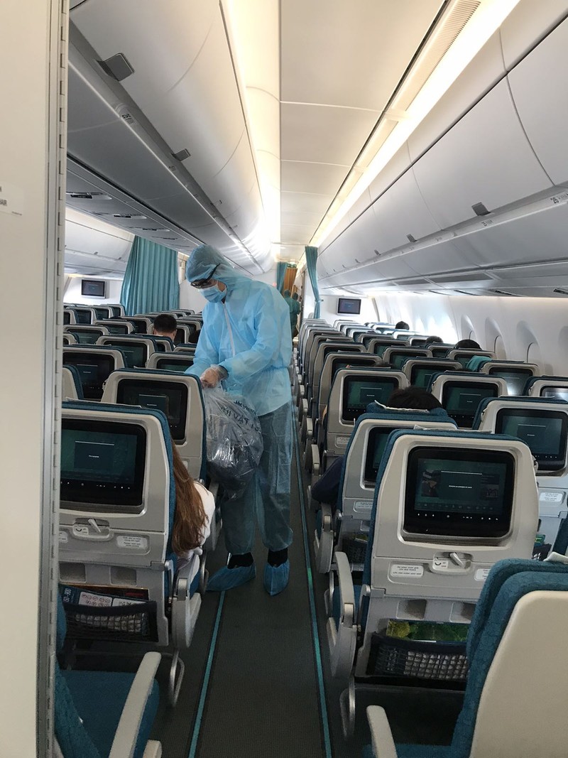 Vietnam Airlines van chuyen gan 200 nguoi tu chau Au ve Viet Nam-Hinh-9