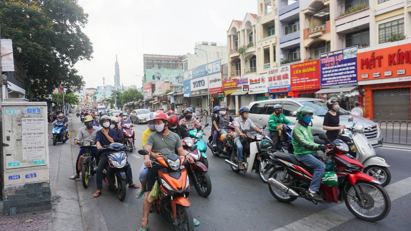 Duong pho Sai Gon lai nhon nhip du dang trong thoi gian cach ly toan xa hoi-Hinh-3