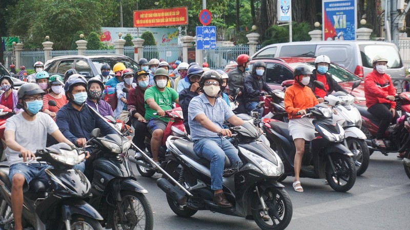 Duong pho Sai Gon lai nhon nhip du dang trong thoi gian cach ly toan xa hoi-Hinh-5