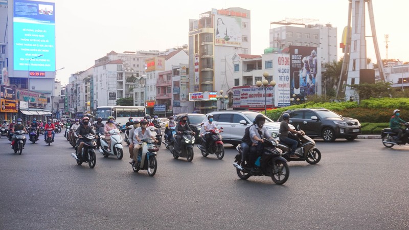 Duong pho Sai Gon lai nhon nhip du dang trong thoi gian cach ly toan xa hoi-Hinh-7