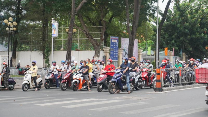 Duong pho Sai Gon lai nhon nhip du dang trong thoi gian cach ly toan xa hoi