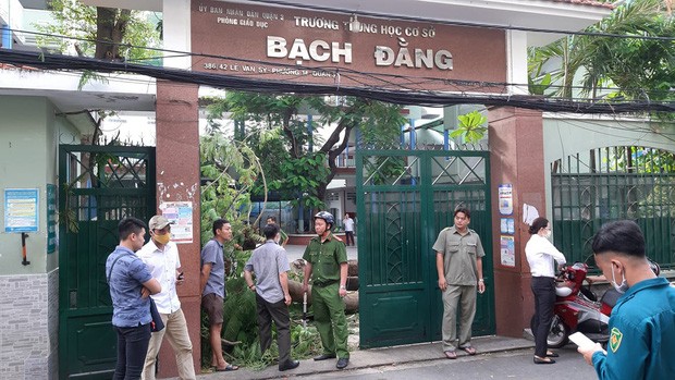 Cay phuong bat goc luc sang som khien gan 13 hoc sinh bi thuong, 1 em da tu vong-Hinh-3