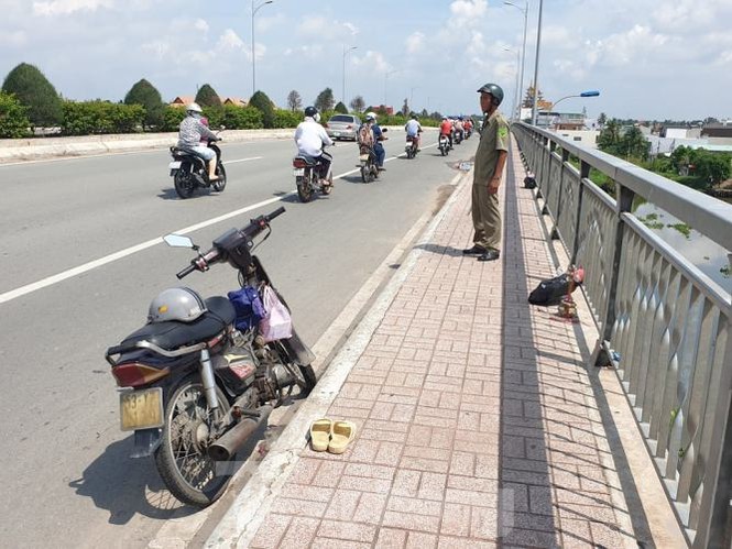 Bi 'giang ho doi no', nguoi dan ong nhay song Sai Gon tu tu