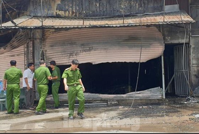 Vu chay 3 nguoi tu vong: Nguoi chong siet co vo con den chet truoc khi phong hoa