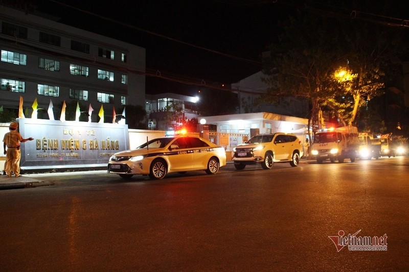 Hinh anh phong toa nhieu tuyen duong quanh 2 benh vien Da Nang