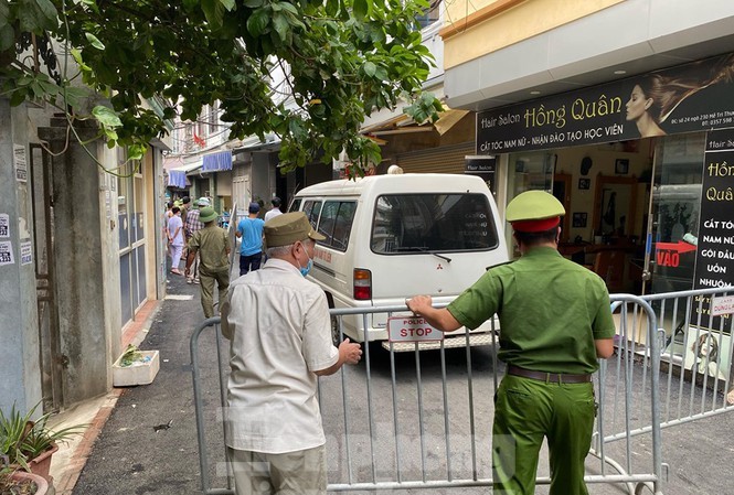 Ha Noi: 4 nguoi thanh F1 vi hut thuoc lao chung voi benh nhan COVID-19