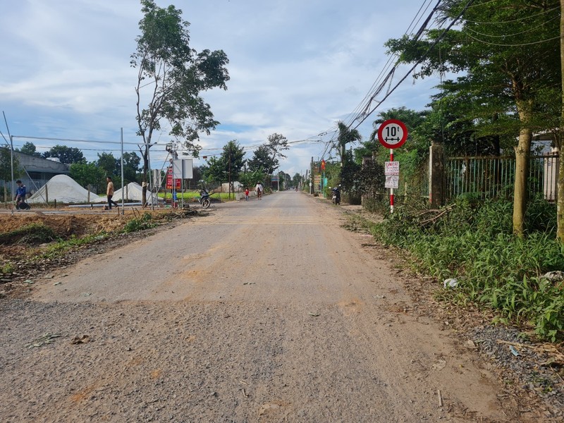 Trang Bom (Dong Nai): Duong tien ti vua sua lai nut, bong ria, cong ty Hung Phi se sua den bao gio ?-Hinh-4