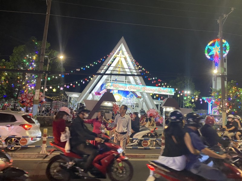 Dem Giang sinh ruc ro sac mau o Dong Nai-Hinh-8