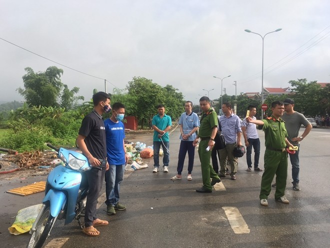 Bui Van Cong dien lai canh doi bai voi nu sinh giao ga-Hinh-10