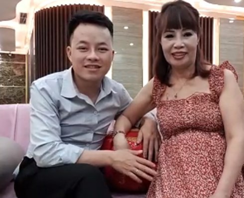 Vu co dau 62 tuoi co bau voi chong tre 26 tuoi: Co phai chieu tro PR?-Hinh-6