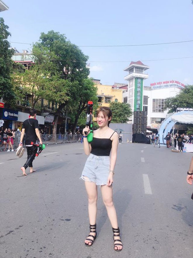 Nu cong nhan dep nhu Ninh Duong Lan Ngoc, thu hut moi anh nhin-Hinh-9