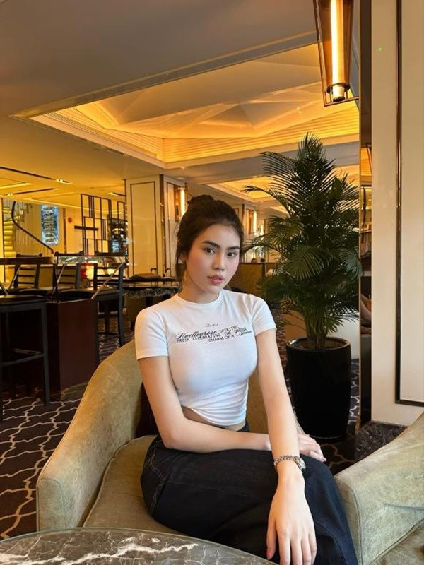 Danh tinh hotgirl duoc thieu gia Nghiem Duc khoa moi-Hinh-5