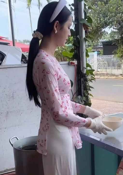 Can mat hotgirl ban bun dang noi tieng coi mang-Hinh-2