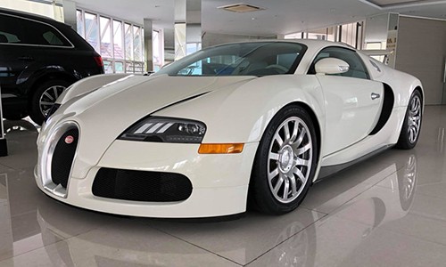 Choang vang gia 4 chiec banh xe cu Bugatti Veyron-Hinh-3