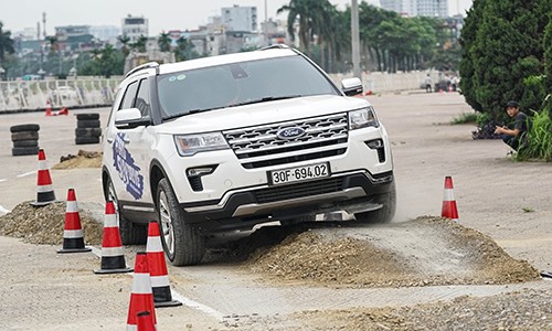 Trai nghiem xe o to Ford voi Chuong trinh lai thu Ford SUV Drive-Hinh-2