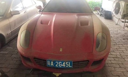 Sieu xe Ferrari 599 tri gia 2,9 ty dong duoc thanh ly chi 8 trieu