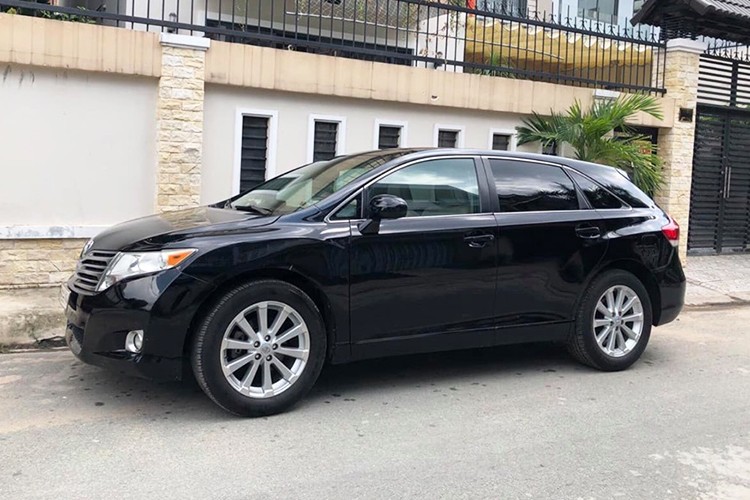 Xe sang Toyota Venza chi hon 600 trieu dongi tai Binh Duong