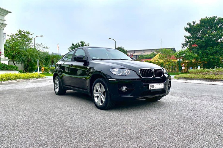 Xe sang BMW X6 dung 7 nam, ban 1,2 ty o Ha Noi