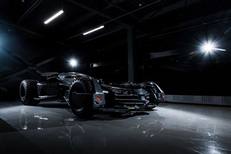 Can canh sieu xe Batmobile chong dan gan 20 ty dong-Hinh-2