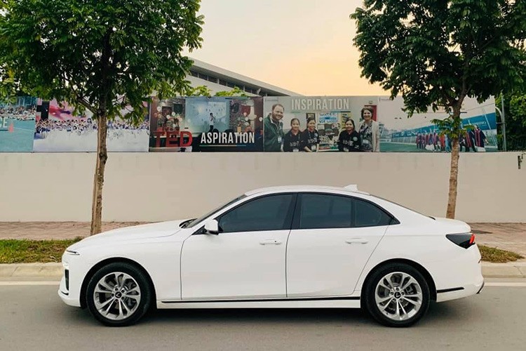Vinfast Lux A2.0 sedan cũ đầu tiên được rao bán hơn 1 tỷ đồng - Hình 3 Vinfast Lux A2.0 sedan cu dau tien duoc rao ban hon 1 ty dong-Hinh-3