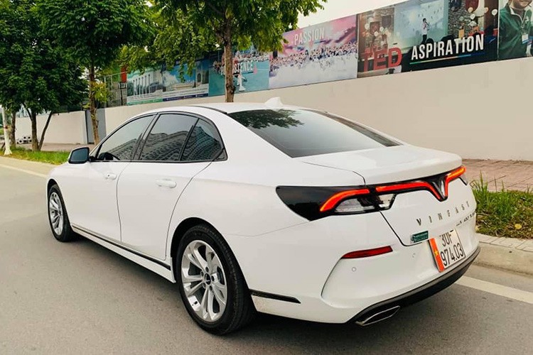 Vinfast Lux A2.0 sedan cũ đầu tiên được rao bán hơn 1 tỷ đồng - Hình 4 Vinfast Lux A2.0 sedan cu dau tien duoc rao ban hon 1 ty dong-Hinh-4