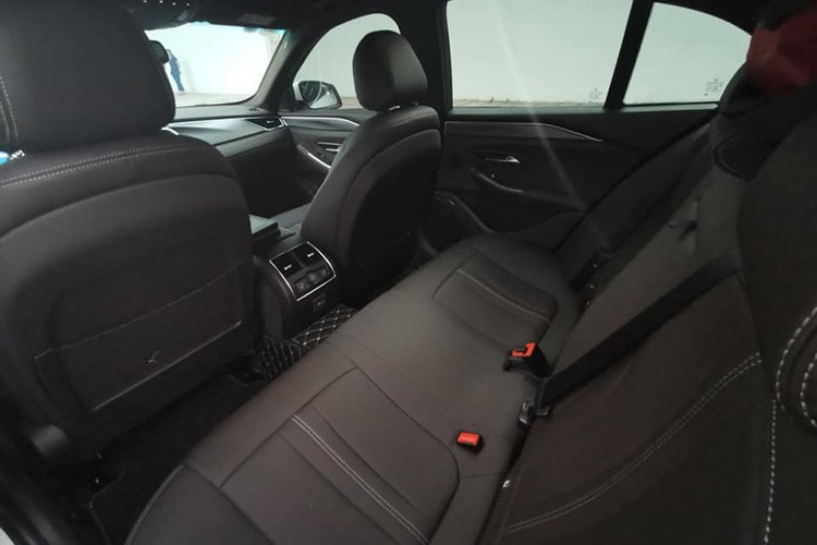 Vinfast Lux A2.0 sedan cũ đầu tiên được rao bán hơn 1 tỷ đồng - Hình 7 Vinfast Lux A2.0 sedan cu dau tien duoc rao ban hon 1 ty dong-Hinh-7