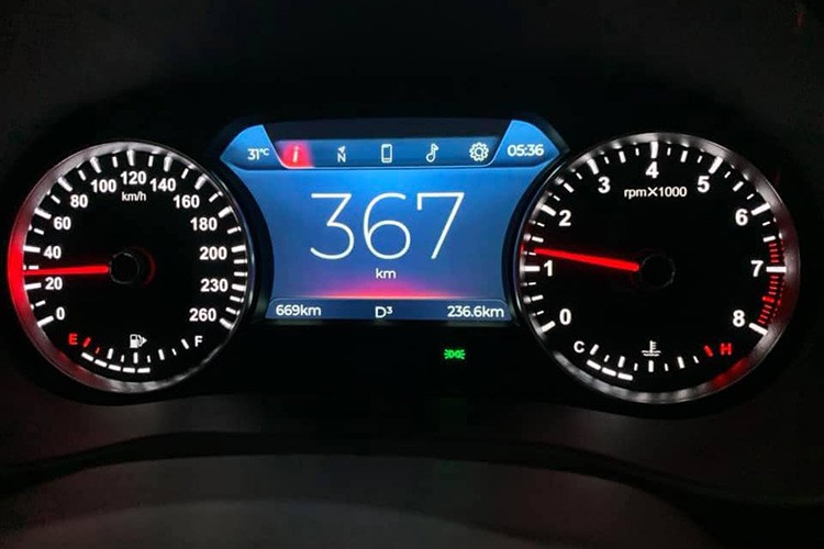 Vinfast Lux A2.0 sedan cũ đầu tiên được rao bán hơn 1 tỷ đồng - Hình 8 Vinfast Lux A2.0 sedan cu dau tien duoc rao ban hon 1 ty dong-Hinh-8