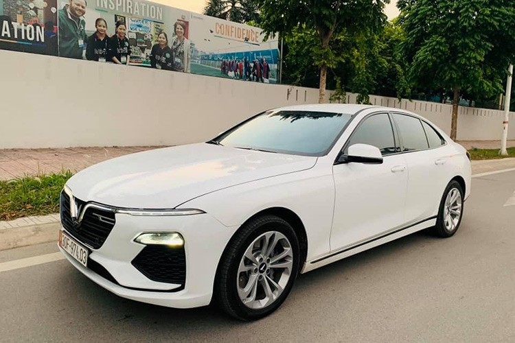 Vinfast Lux A2.0 sedan cũ đầu tiên được rao bán hơn 1 tỷ đồng Vinfast Lux A2.0 sedan cu dau tien duoc rao ban hon 1 ty dong