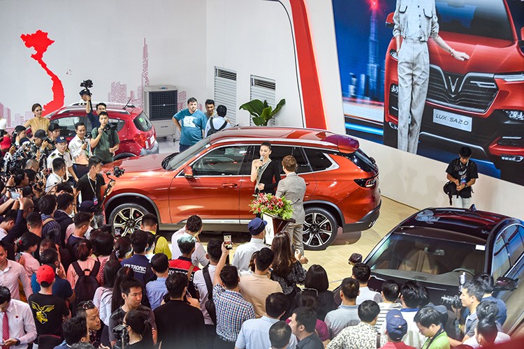 Ngô Thanh Vân chính thức sở hữu Vinfast Lux SA 2.0 giá gần 2 tỷ - Hình 10 Ngo Thanh Van chinh thuc so huu Vinfast Lux SA 2.0 gia gan 2 ty-Hinh-10