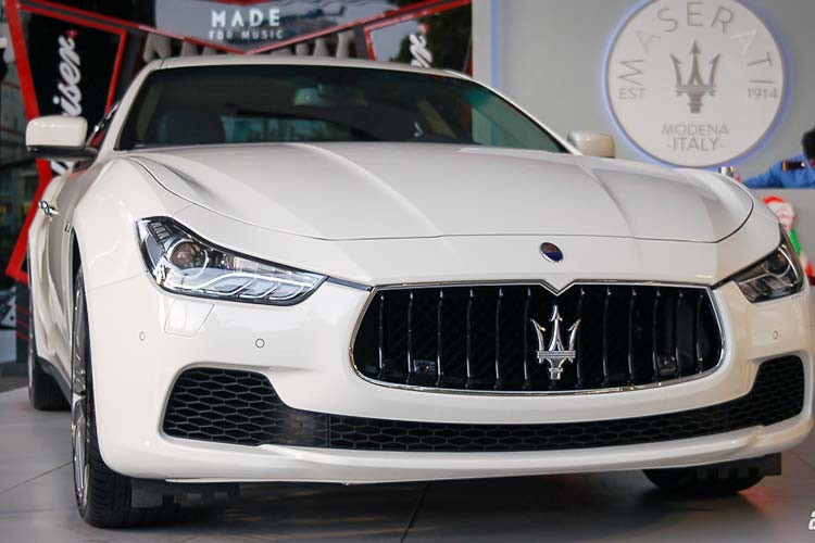 Vo chong Trang Lou sam xe hang sang Maserati Ghibli gan 5 ty-Hinh-8