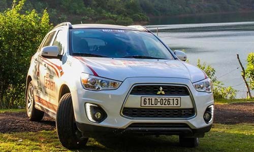 Hon 900 xe Mitsubishi Outlander Sport dinh loi o Viet Nam