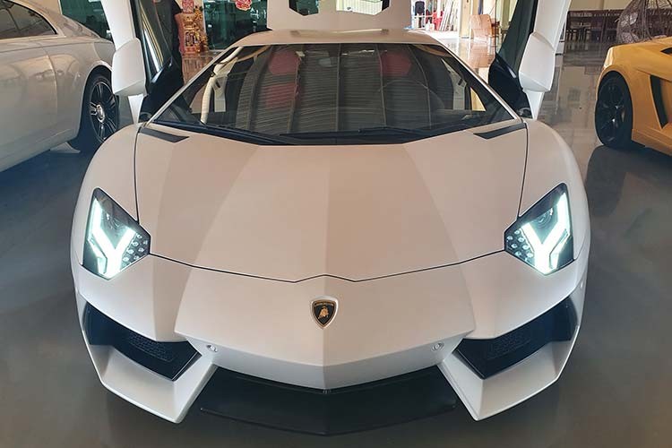 Cuc chat hinh anh sieu xe Lamborghini Aventador chao ban hon 7 ty