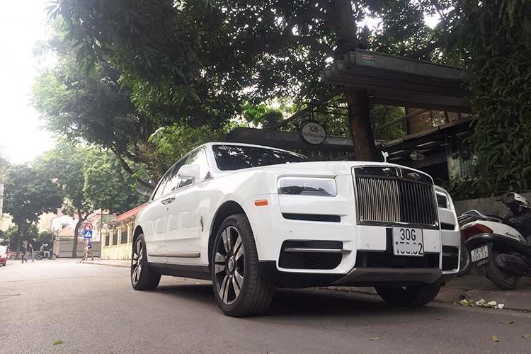 Dep my man Rolls-Royce Cullinan hon 40 ty lap logo phat sang-Hinh-9