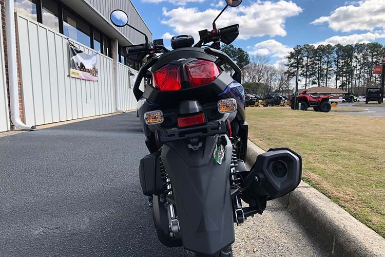 Yamaha Zuma 125 2020 hơn 80 triệu đồng có gì thu hút? - Hình 5 Yamaha Zuma 125 2020 hon 80 trieu dong co gi thu hut?-Hinh-5