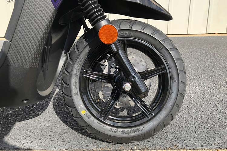 Yamaha Zuma 125 2020 hơn 80 triệu đồng có gì thu hút? - Hình 6 Yamaha Zuma 125 2020 hon 80 trieu dong co gi thu hut?-Hinh-6