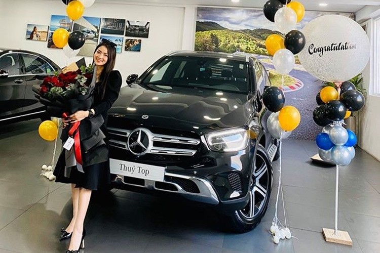 Can canh Mercedes-Benz GLC 200 hon 2 ty cua Thuy Top vua mua